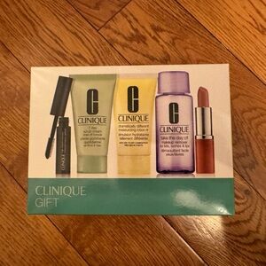 Clinique 5-piece skincare and makeup gift set